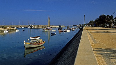 Bensafrim (links) an der Avenida dos Descobrimentos - Lagos
