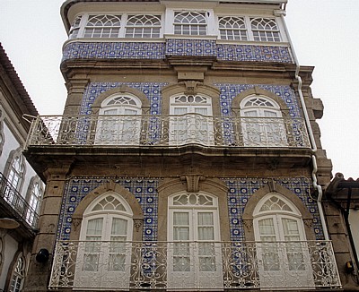 Altstadt: Hausfassade mit Azulejos - Valença