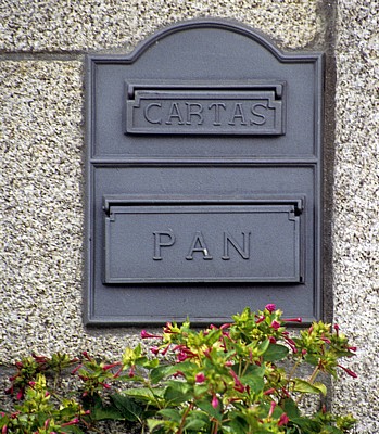 Jakobsweg (Caminho Português): Briefkästen für Post und Brot - Ribadelouro