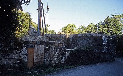Jakobsweg (Caminho Português): Ruine der Herberge von Malaposta - Lomba