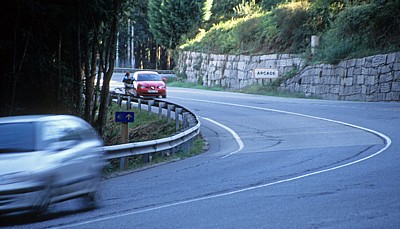 Jakobsweg (Caminho Português): Pilgerin auf der N550 - Arcade