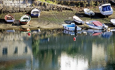 Jakobsweg (Caminho Português): Boote am Río Verdugo - Arcade