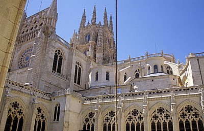 Catedral de Burgos (Kathedrale): Blick über den Claustro (Kreuzgang) auf den Vierungsturm - Burgos