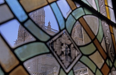 Catedral de Burgos (Kathedrale): Blick durch ein Fenster im Claustro (Kreuzgang) - Burgos