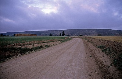 Jakobsweg (Camino Francés): Schotterweg zum Tafelberg Alto de Mostelares - Castilla y León