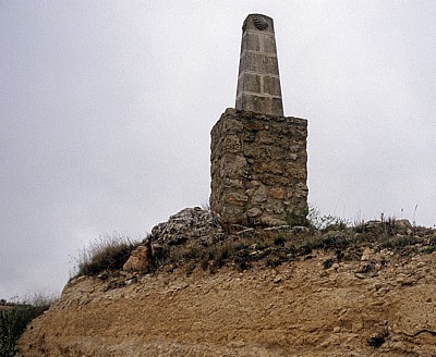 Jakobsweg (Camino Francés): Jakobsweg-Denkmal - Alto de Mostelares