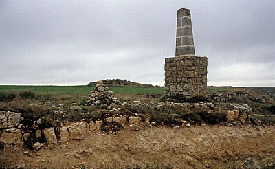 Jakobsweg (Camino Francés): Jakobsweg-Denkmal  - Alto de Mostelares