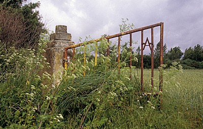 Jakobsweg (Camino Francés): Altes Eisentor in der Meseta  - Castilla y León