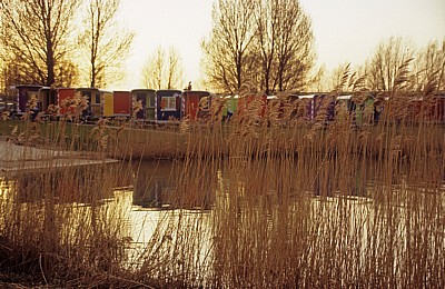 Camping Zeeburg: Wagonetten am EJmeer im Abendlicht - Amsterdam
