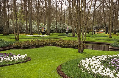 Keukenhof: Detailansicht des Parks mit diversen Skulpturen - Lisse