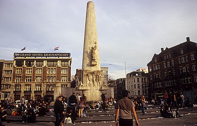 Dam: Nationaal Monument  - Amsterdam
