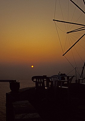 Abendstimmung an einer Windmühle - Oia