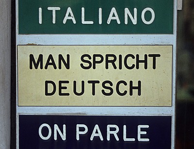 Hinweisschild: „Man spricht deutsch“ - Heraklion