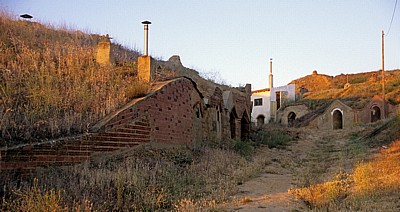 Jakobsweg (Camino Francés): Bodegas im Abendlicht - Reliegos