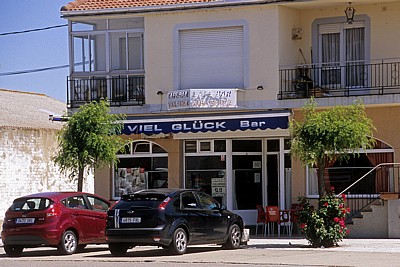 Jakobsweg (Camino Francés): Cafe Bar „Viel Glück“ - Puente de Villarente