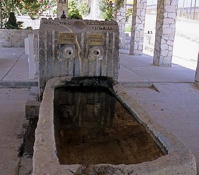 Jakobsweg (Camino Francés): Brunnen - Arcahueja