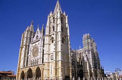Jakobsweg (Camino Francés): Catedral de León (Kathedrale) - León
