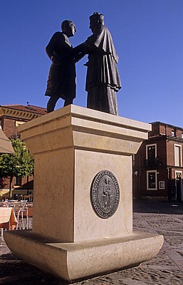 Plaza de Isidoro: Denkmal - León
