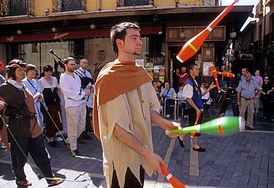 Altstadt: Umzug in der Calle Ancha (Festividad del Corpus Christi) - León