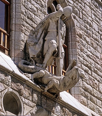 Casa de Botines (erbaut von Antoni Gaudí): Detail über dem Eingang - León