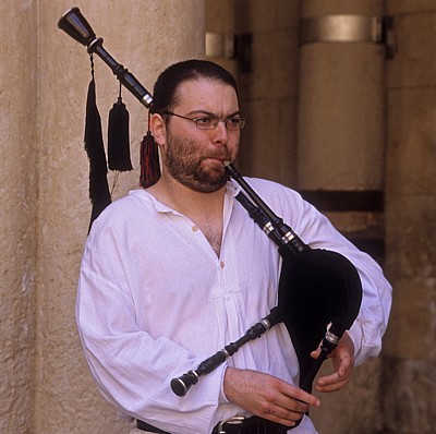 Palacio de los Guzmanes: Fiesta Medieval – Dudelsackspieler  - León