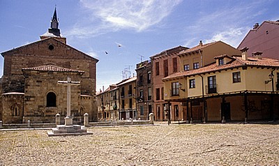 Altstadt: Plaza del Grano mit Iglesia Nuestra Señora del Mercado - León