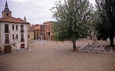 Jakobsweg (Camino Francés): Altstadt - Plaza del Grano im Morgengrauen  - León
