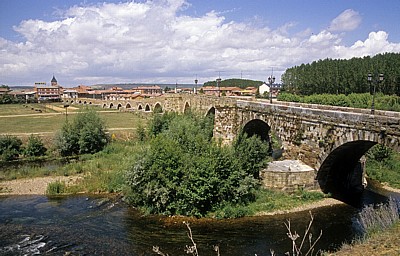 Jakobsweg (Camino Francés): Blick auf den Ort - Hospital de Órbigo