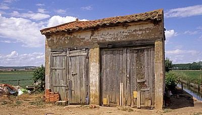Jakobsweg (Camino Francés): Alter Schuppen - Hospital de Órbigo