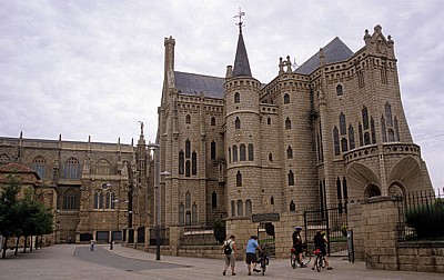Jakobsweg (Camino Francés): Palacio Episcopal (Bischofspalast, Antoni Gaudí) - Astorga