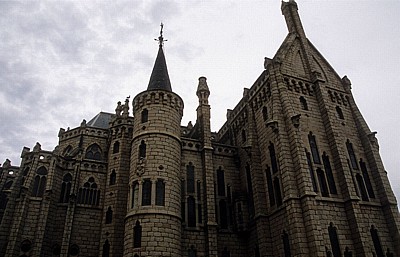Jakobsweg (Camino Francés): Palacio Episcopal (Bischofspalast, Antoni Gaudí) - Astorga