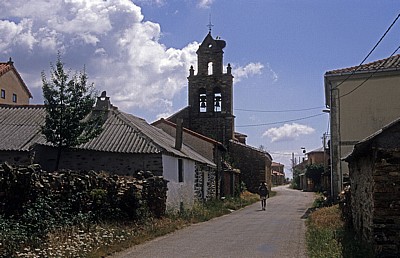 Jakobsweg (Camino Francés): Pilger in El Ganso - El Ganso