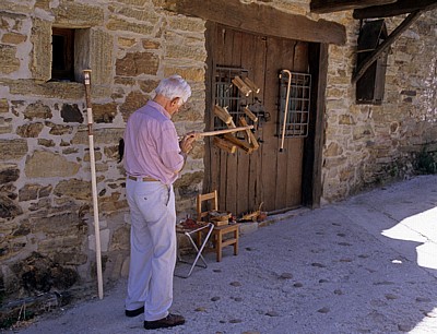 Jakobsweg (Camino Francés): Werkstatt für Pilgerstäbe - El Acebo