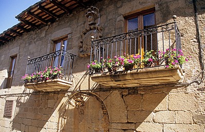 Jakobsweg (Camino Francés): Wohnhaus mit Wappen - Ponferrada