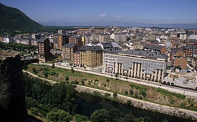 Jakobsweg (Camino Francés): Blick vom Castillo de los Templarios auf die Stadt  - Ponferrada