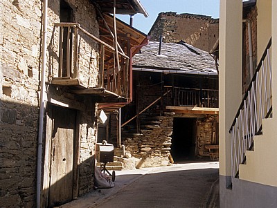 Jakobsweg (Camino Francés): Traditionelle Häuser - Valtuille de Arriba
