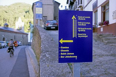 Jakobsweg (Camino Francés): Hinweisschild für den „Camino duro“ - Villafranca del Bierzo