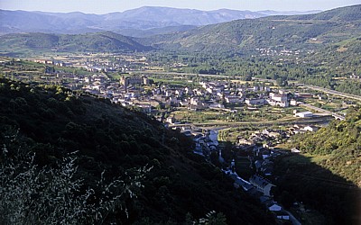 Jakobsweg (Camino Francés): Camino duro – Blick auf Villafranca del Bierzo - Castilla y León