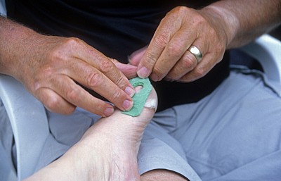 Jakobsweg (Camino Francés): Pequeño Potala – Cordulas Fuß wird verarztet - Ruitelán