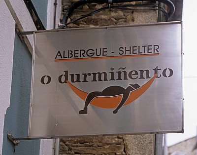 Jakobsweg (Camino Francés): Albergue O Durmiñento - Schild - Sarria