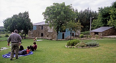 Jakobsweg (Camino Francés): Albergue y la bodeguiña de Mercadoiro - Mercadoiro