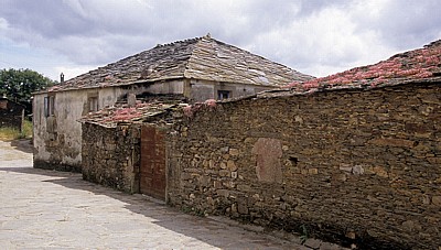 Jakobsweg (Camino Francés): Traditionelle Steinhäuser - Galicia