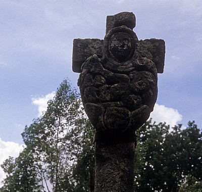 Jakobsweg (Camino Francés): Cruceiro de Lameiros (historisches Pilgerkreuz) - Detail - Ligonde