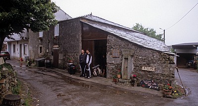 Jakobsweg (Camino Francés): Albergue Fuente del Peregrino - Ligonde