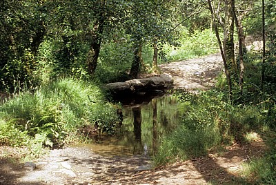 Jakobsweg (Camino Francés): Steinbrücke über den Río Catasol - Galicia