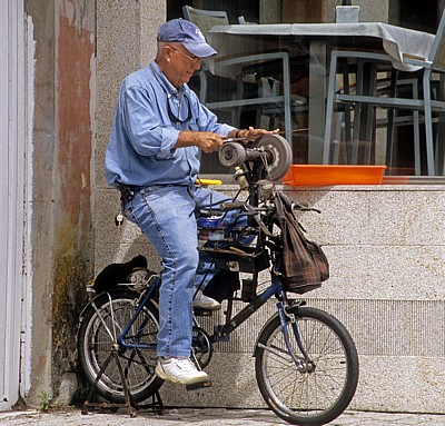Fahrradbetriebene Werkstatt eines Messerschleifers - Finisterre