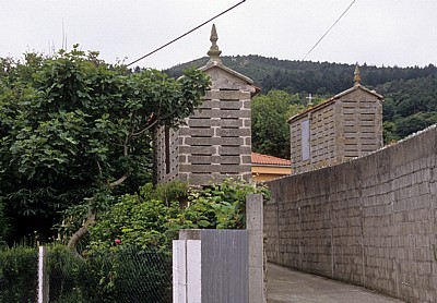 Jakobsweg (Camino a Fisterra): Hórreos (Getreidespeicher) - Finisterre