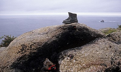 Jakobsweg (Camino a Fisterra): Bronzeskulptur eines Wanderschuhs - Kap Finisterre