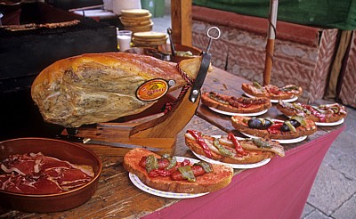 Altstadt: Mittelalterlicher Markt – Schinken & Co. - Santiago de Compostela