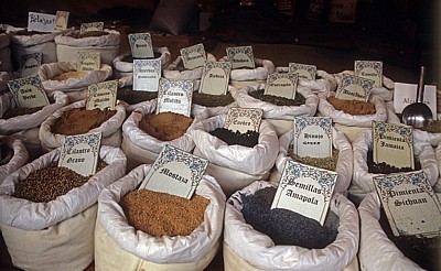 Altstadt: Praza da Quintana – Mittelalterlicher Markt: Gewürze - Santiago de Compostela